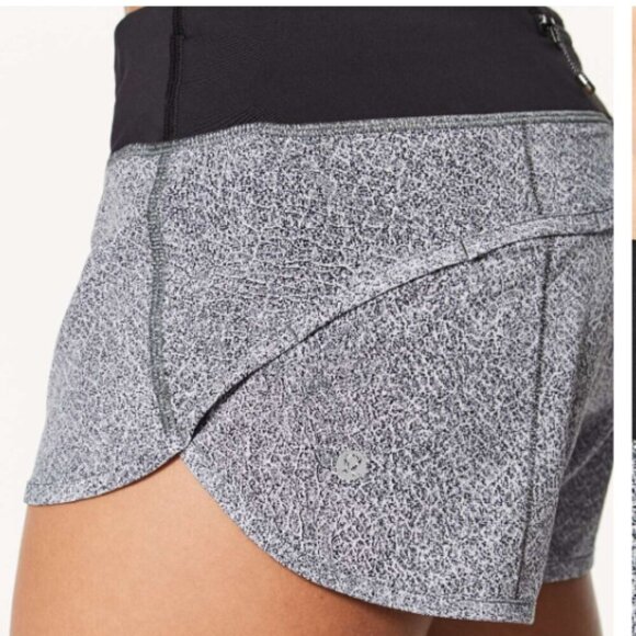 EC Lululemon Speed Short (2.5") - Fractal Alpine White Black / Black - Size 6 - Picture 1 of 4
